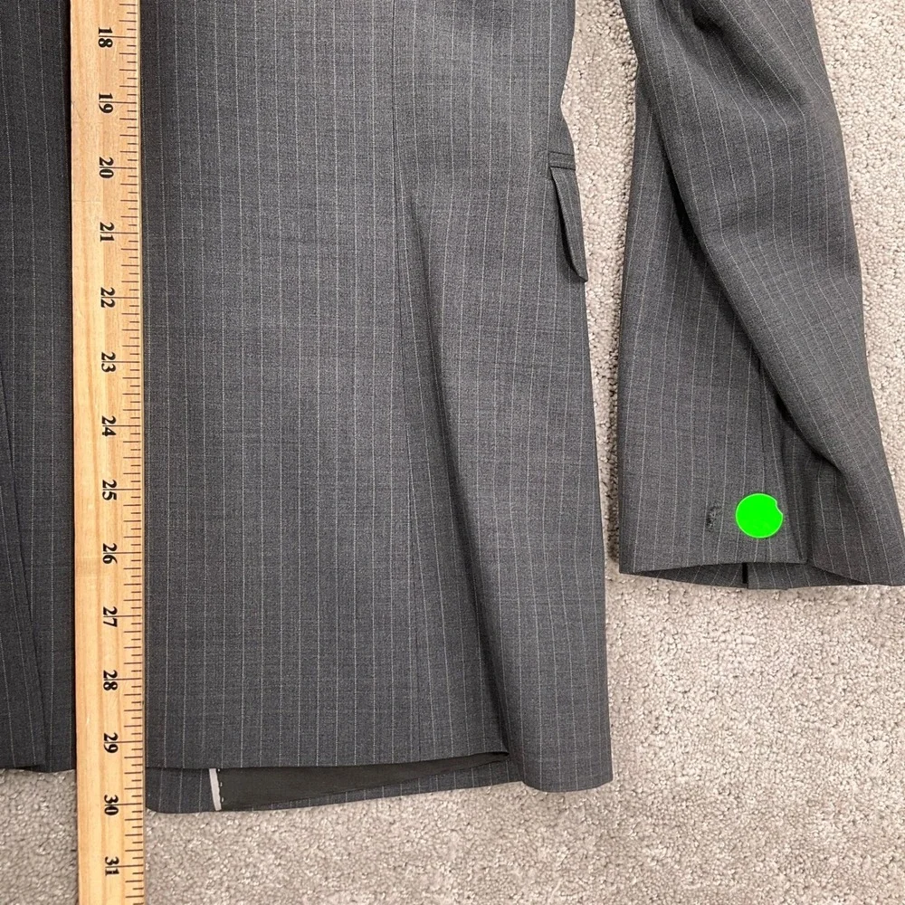 Theory Suit Mens 42R 32W Gray Pinstripe 2 Button Minimalist Formal Neutral Wool‎